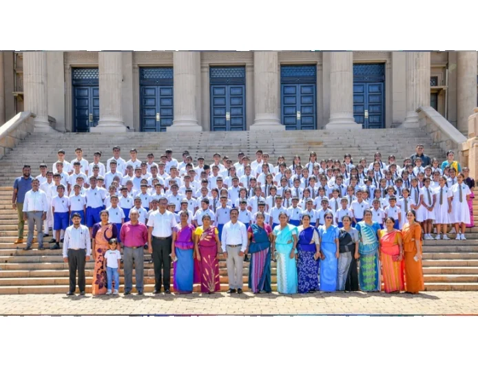 දෙල්තොට කරගස්කඩ මධ්‍ය මහා විද්‍යාලයේ සහ කටුගස්තොට උඩුවාවල කනිෂ්ඨ විද්‍යාලයේ සිසුන් ජනාධිපති ලේකම් කාර්යාලයට