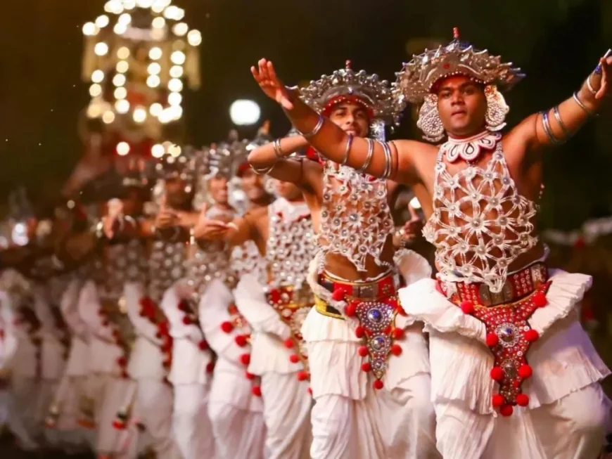 උඩරට වෙස් ඇඳුම් කට්ටලය ඉංදියාවේ කේරළයෙන්ද?